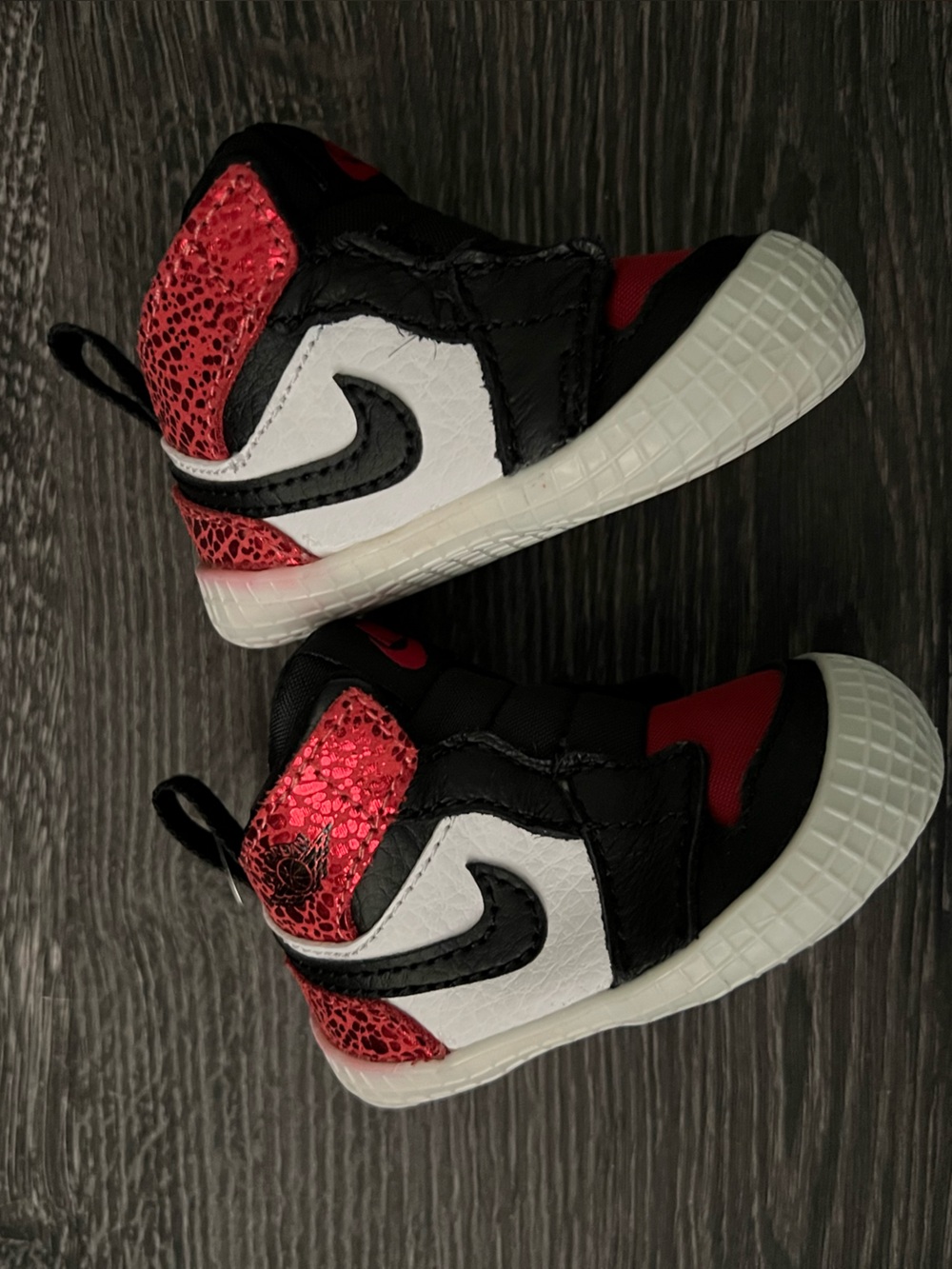 Jordon 1 Crib Bootie AT3745-602